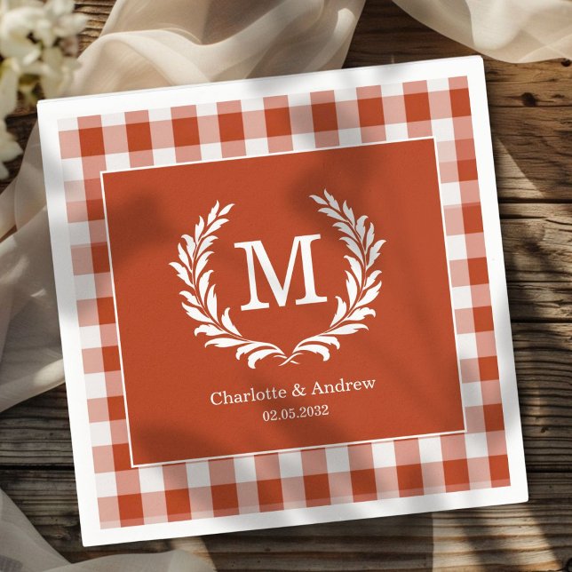 Red Orange Gingham Monogram Wappen Custom Serviette (Red Orange Gingham Monogram Crest Custom Napkins with your Monogram, names and Date.)