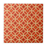 Red Orange Mitte Jahrhundert Modernes geometrische Fliese<br><div class="desc">Modernes, inspiriertes roorangefarbenes Design aus der Mitte des Jahrhunderts mit bunten kreisförmigen geometrischen Mustern mit gelben, orangefarbenen und bordeauxfarbenen Akzenten. Modernes Design. Erstellen Sie Ihr eigenes benutzerdefiniertes Muster, indem Sie ein neues Bild hochladen, oder verwenden Sie die Schaltfläche "Diesen Designer kontaktieren", um Hilfe zu erhalten. So erstellen Sie Ihr eigenes...</div>
