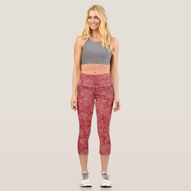 Red Paisley Damask Designer Floral Classic Capri Leggings (Vorderseite)