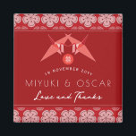 Red Paper Cranes Sakura Asia Wedding Party Gefalle Magnet<br><div class="desc">Ein modernes Origami küsst rote Doppelkrane mit einem runden / kreisdoppelten Glückssymbol auf einem Muster von Sakura Kirschblüten Blume, "Liebe und Dank" / Dankeschön an asiatische Hochzeitsfeier Gunst. Ein elegantes und stilvolles chinesisch / orientalisch / asiatisch gepflegtes Hochzeitsdesign, das modern, minimalistisch und elegant ist. Sie können das Doppelglückssymbol ganz einfach...</div>