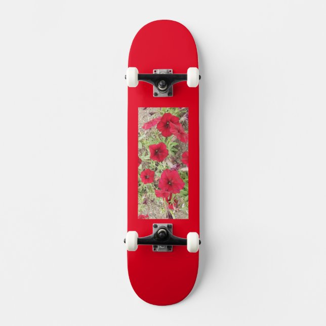 Red Petunias Skateboard (Vorderseite)