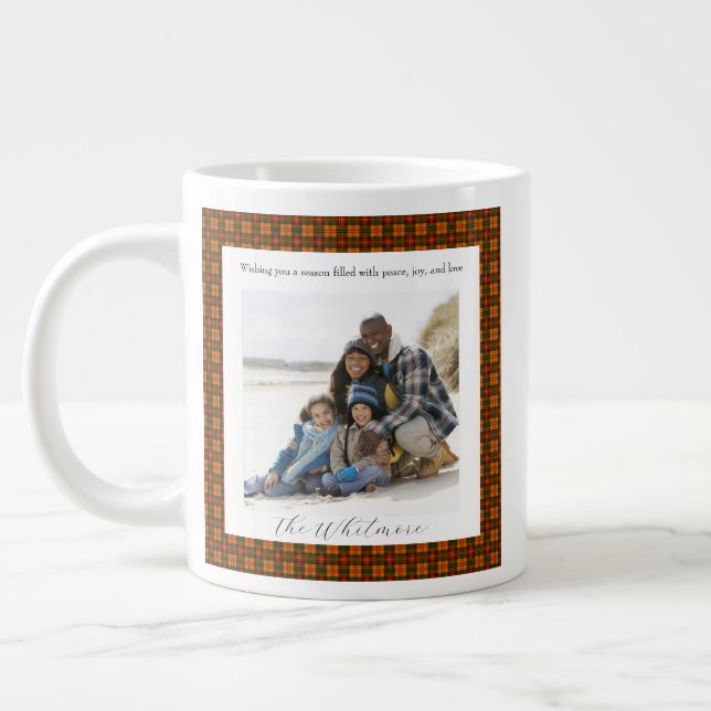  Red Plaid Cozy Christmas Retro Monogram 2 Photo Jumbo-Tasse (Links)