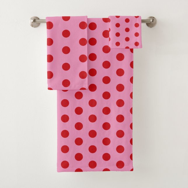 Red Polka Dots on Pink Badhandtuch Set (Insitu)