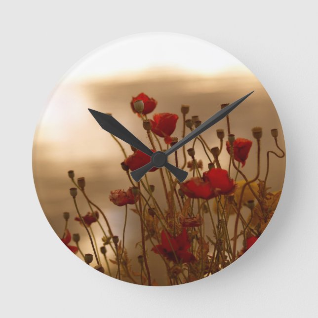 Red Poppies & Sunlight Flowers Flora Photo Clock Runde Wanduhr (Vorderseite)
