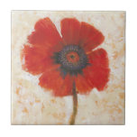 Red Poppy Portrait Fliese<br><div class="desc">Red Poppy Portrait I von Tim Oole. Ein Single mit lebendig rotem Mohn vor neutralem Hintergrund.</div>