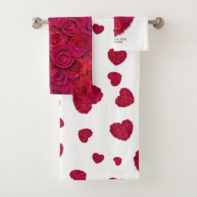 Red Rose Heart Romantic Floral Custom Text Badhandtuch Set (Insitu)
