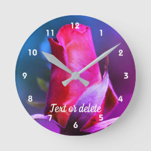 Red Rosebud Close Up Abstract Colors Personalized Runde Wanduhr