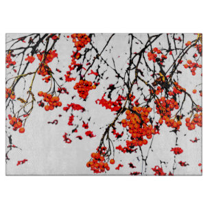 Red rowan fruit or ash berries schneidebrett