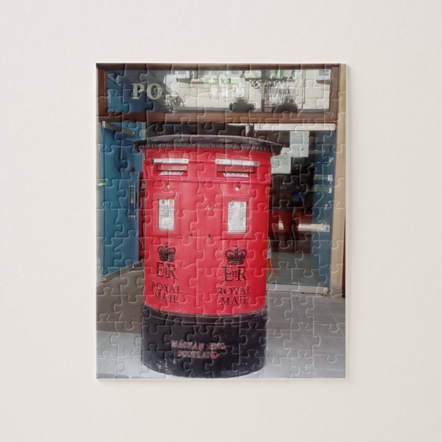 Red Royal letter Box from Royal Post Office (Vertikal)