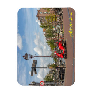 Red Scooter auf der Brücke über die Brouwersgracht Magnet