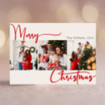 Red Script frohe Weihnachten Jahr in Review 3 Foto<br><div class="desc">Feiern Sie die Saison mit diesem festlichen roten Drehbuch Frohe Weihnachten Jahr in Rezension 3 Foto Urlaubskarte mit einer Touch von elegantem Charme. Das schicke Design präsentiert eine einfache rot-weiße Farbpalette, die den gemütlichen Geist des Winters widerspiegelt. Seine moderne und einzigartige Anziehungskraft und seine rustikale Formulierung schaffen ein perfektes Gleichgewicht...</div>