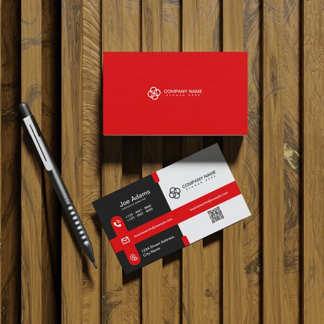 Red Simple Modern Beruflich QR Code Scannable Visitenkarte (Von Creator hochgeladen)