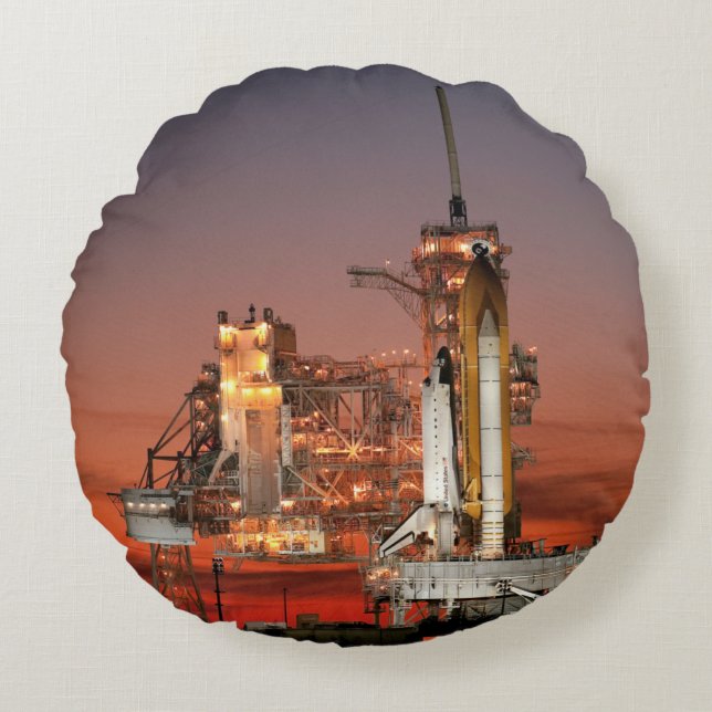 Red Sky for Space Shuttle Atlantis Start Rundes Kissen (Vorderseite)