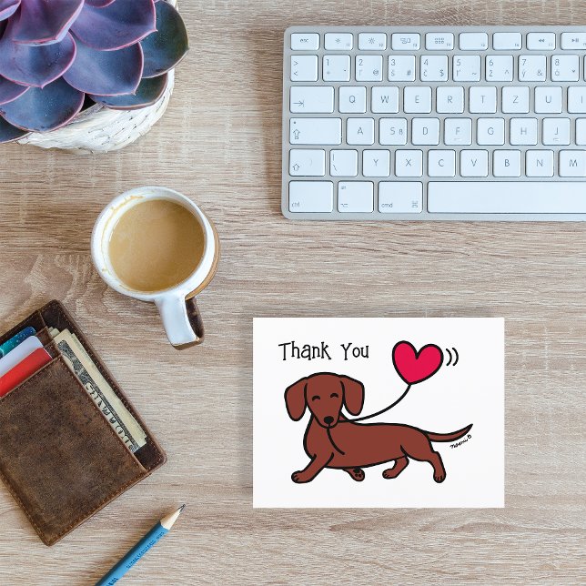 Red Smooth Hair Dackel lächeln Danke Postkarte (Red Smooth Haired Dachshund Smiling Heart Balloon Thank You Postcard for Doxie fans.  Cute cartoon.)