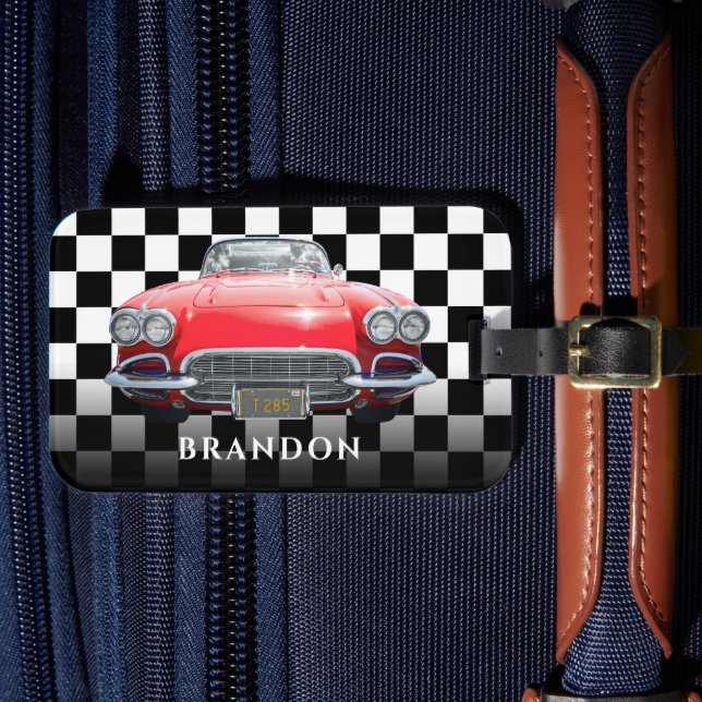 Red Sport's Car, White Name, B/W Checkered Gepäckanhänger (Vorderseite Insitu 4)