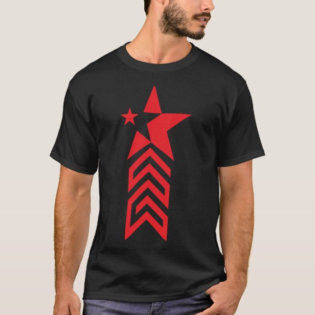 Red Star with Chevron Arrows – Minimal Abstract T-Shirt (Vorderseite)
