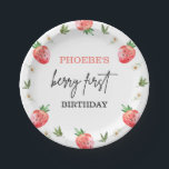 Red Strawberry Daisy Foliage Berry Erster Geburtst Pappteller<br><div class="desc">Red Strawberry Daisy Foliage Berry First Birthday Paper Plate Einfache und moderne Beere Thema erste Geburtstagszeitung Platte für ein kleines Mädchen mit verschiedenen Erdbeeren,  Blätter und weißen Molkereien. Diese beerische Geburtstagsbeere zum Thema Geburtstagsfeier ist ideal für eine Mädchengeburtsfeier zum ersten Geburtstag.</div>