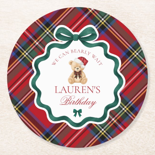 Red Tartan Plaid Christmas Bear Birthday Party Runder Pappuntersetzer (Vorderseite)