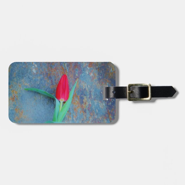 Red Tulip auf Blue Gray Slate Gepäckanhänger (Vorderseite horizontal)