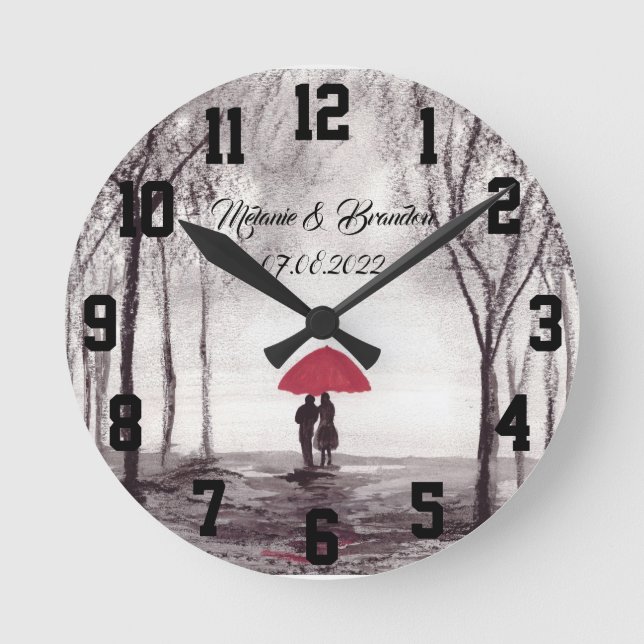 Red umbrella Love couple rustic romantic Wedding R Runde Wanduhr (Vorderseite)