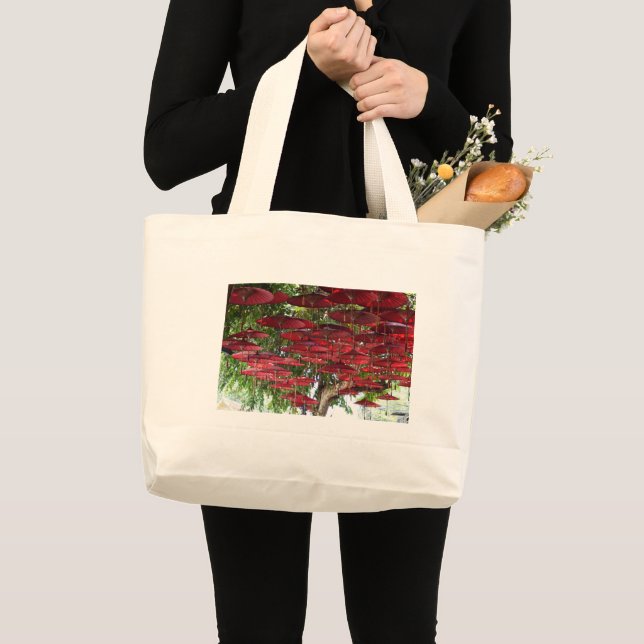 Red Umbrellas in the Sky - Asian Tote Bag (Devant (produit))