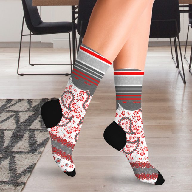 Red und Black Paisley Bandana Damask Socken (Von Creator hochgeladen)