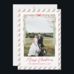 Red Vintage Christmas Bow Foto Grandmillenial Feiertagskarte<br><div class="desc">Watercolor Red Vintage Weihnachtsbäume Foto Grandmillenial Holiday Card . Diese wunderschöne Weihnachtsfoto-Karte bietet eine Weihnachtsgarage in Aquarellen mit roten Bögen und einem roten Rahmen für ein Foto. Es ist perfekt,  wenn Sie eine klassische,  südliche,  großtausendjährige Weihnachtskarte suchen. Melden Sie mich für notwendige Anpassungen oder Matching-Elemente:)</div>