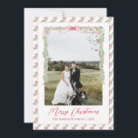 Red Vintage Christmas Bow Foto Grandmillenial Feiertagskarte<br><div class="desc">Watercolor Red Vintage Weihnachtsbäume Foto Grandmillenial Holiday Card . Diese wunderschöne Weihnachtsfoto-Karte bietet eine Weihnachtsgarage in Aquarellen mit roten Bögen und einem roten Rahmen für ein Foto. Es ist perfekt,  wenn Sie eine klassische,  südliche,  großtausendjährige Weihnachtskarte suchen. Melden Sie mich für notwendige Anpassungen oder Matching-Elemente:)</div>