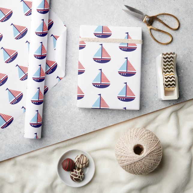 Red White and Blue Stripes Sailboat Geschenkpapier (Kunsthandwerk)