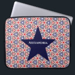 Red White Blue American Patriotic Modern Pattern Laptopschutzhülle<br><div class="desc">Red White Blue American Patriotic Modern Pattern Laptop Sleeve hat ein modernes Muster des amerikanischen Pride mit rot,  weiß und blau Farben aus der amerikanischen Flagge. Auch gut für 4. Juli Feier und geben als Geschenk an diese besondere Person in unserem Leben. Personalisiere es.</div>