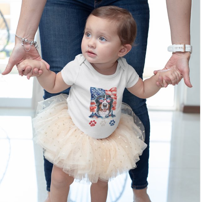 Red White Blue Bernese Mountain Dog 4. Juli Baby Strampler (Von Creator hochgeladen)