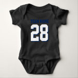 Red White Blue Football Jersey Sports Baby Romper Baby Strampler<br><div class="desc">Niedlicher Bodysuit für Kleinkinder. Mama und Liebe Sport. Es ist nur natürlich, dass das Baby auch sollte. Niedlicher Babybodyanzug in Rot, Weiß und Stahlblau. Sie können den Namen und die Spielernummer auf der Vorder- und Rückseite des Trikots anpassen. Nicht nur für Fußballfans. Jeder Sportfans wird dieses Design schätzen. Baseball, Basketball,...</div>