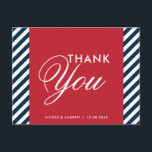 Red White Blue Nautic Streifen Danke Postcard Postkarte<br><div class="desc">Red White Blue Nautical Stripes Vielen Dank Postcard Moderne rote,  weiße und blaue Danksagung an Postcard. Es hat einen Hintergrund mit weißen und blauen diagonalen Streifen und einen roten Rahmen. Es eignet sich perfekt für Partys mit Meeresmotiven und Wassersport.</div>