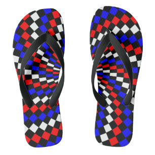Red White Blue Schachbrett Spiral von Kenneth Yonc Flip Flops