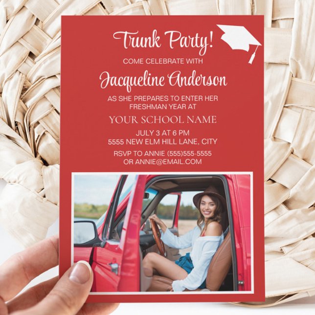 Red White Graduation Cap Uni Trunk Party Foto Einladung (Red graduation Trunk Party photo invitation)