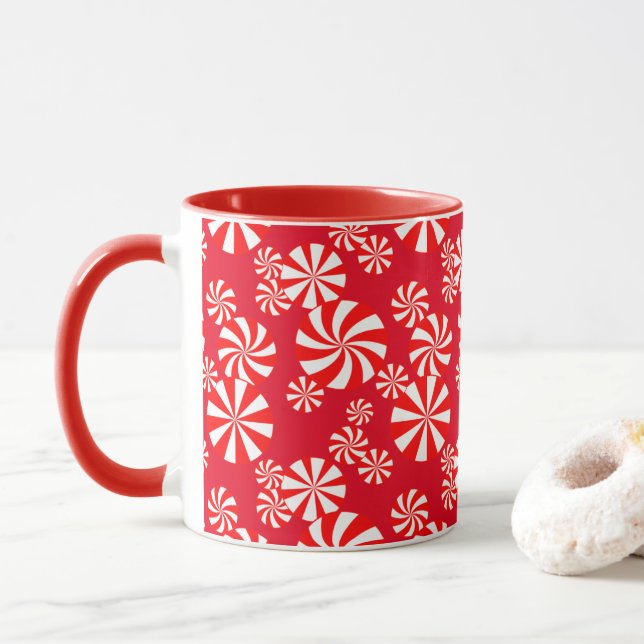 Red White Peppermint auf Red Candy Pattern Tasse (Mit Donut)
