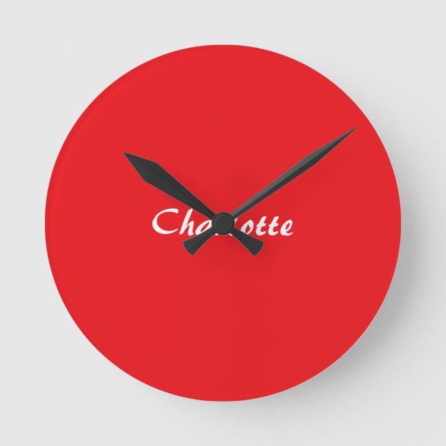 Red White Script Elegant Minimalistisch Moderner N Runde Wanduhr (Vorderseite)