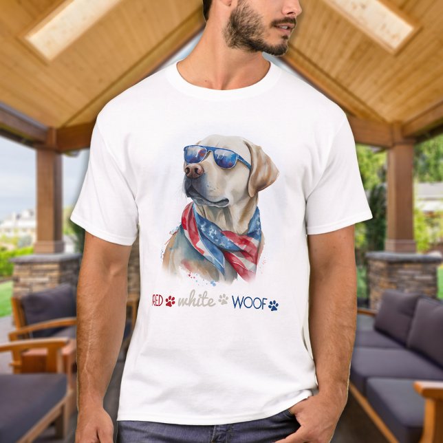 Red White Woof Patriotic Labrador Hund 4. Juli T-Shirt (Von Creator hochgeladen)