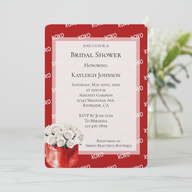 Red White XOXO Rose Brautparty Einladung (Stehend Vorderseite)