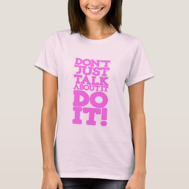 Reden Sie nicht einfach mit einem rosa Zitat von D T-Shirt (Vorderseite)