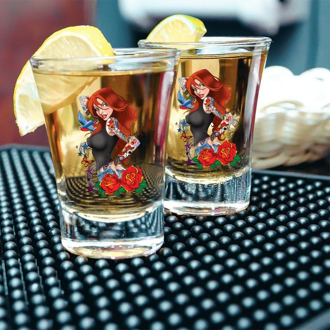 Redhead Frau Tattoos Schnapsglas (Von Creator hochgeladen)