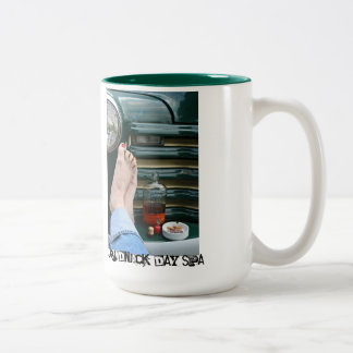 Redneck-TagesWellness-Center Zweifarbige Tasse