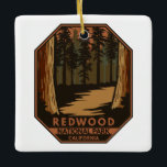 Redwood National Park Minimal Retro Emblem Keramikornament<br><div class="desc">Redwood Vektorgrafik Design. Der Park schützt riesige Prärien,  Eichenwälder,  wilde Flüsse und 75 km schroffe Küstenlinie.</div>