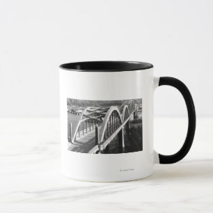 Reedsport, Oregon-Ansicht der Brücke über Umpqua Tasse