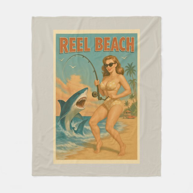 Reel Beach Shark Fishing Pin-Up Retro Coastal Life Fleecedecke (Vorderseite)