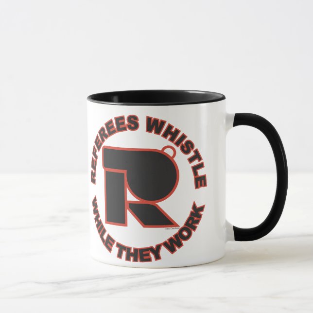 Referent-Pfeife, während sie arbeiten Tasse (Rechts)