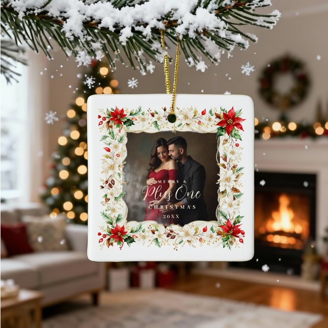 Refined Exquisite Floral Christmas Frame Holiday Keramikornament (Refined and Exquisite Floral Christmas Frame Holiday Ceramic Ornaments for Growing Families. Front.)