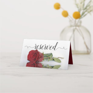 Reflecting Red Rose Elegant Wedding Reserved Platzkarte