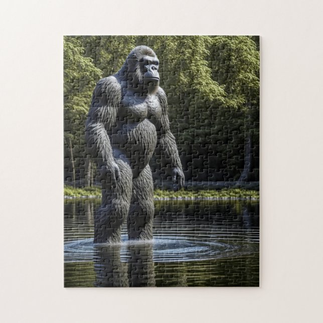 Reflektion von Bigfoot im Wasser (Vertikal)