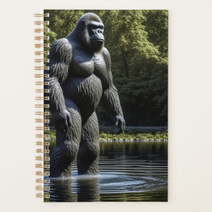 Reflektion von Bigfoot im Wasser Planer
